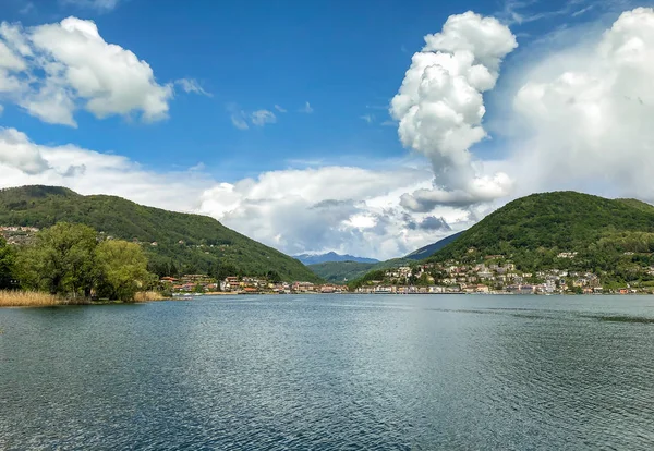 Krajina Jezeře Lugano Oblačné Dny Lavena Ponte Tresa Itálie — Stock fotografie