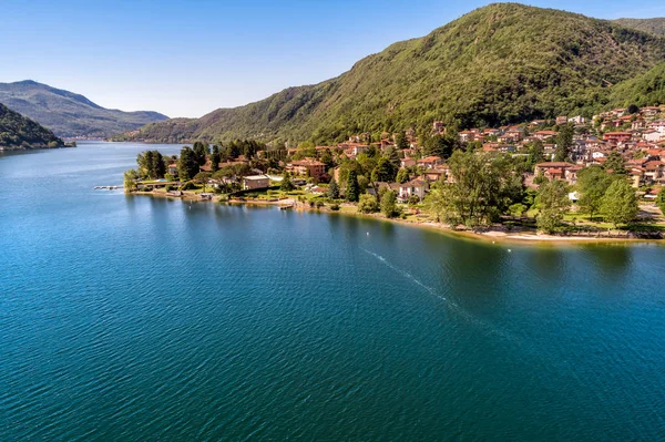 Letecký Pohled Malou Vesničku Brusimpiano Ležící Břehu Jezera Lugano Provincii — Stock fotografie