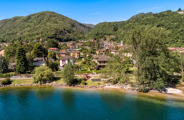 Flygvy Över Den Lilla Byn Brusimpiano Belägen Vid Luganosjöns Strand — Stockfoto