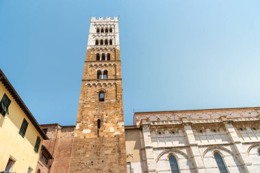Romanesk Cephe ve Lucca St Martin Katedrali çan kulesi, Toskana, İtalya