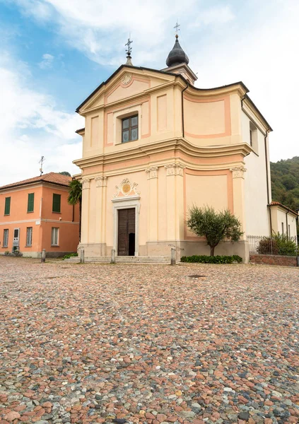 Widok Kościoła Świętych Piotra Pawła Miejscowości Brinzio Prowincja Varese Włochy — Zdjęcie stockowe