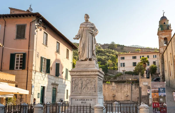 Pietrasanta Toscana Italien Juli 2019 Marmorstaty Piedestal Till Leopoldo Stora — Stockfoto