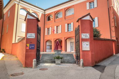 Lugano, Ticino, İsviçre - 3 Ekim 2019: Lugano, Ticino, İsviçre 'deki Cadro Belediye Binası