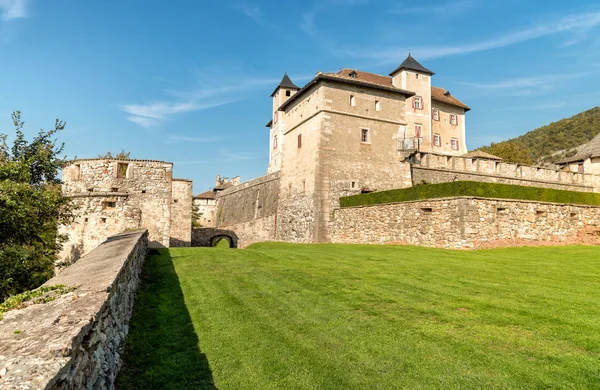 Widok Castel Thun Gotycki Średniowieczny Zamek Wzgórzu Vigo Ton Prowincja — Zdjęcie stockowe