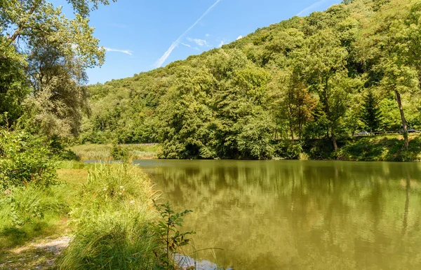Yazın Valey Rasa 'da Brinzio Gölü manzarası, Varese, Lombardy, İtalya.