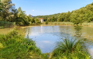 Yazın Valey Rasa 'da Brinzio Gölü manzarası, Varese, Lombardy, İtalya.