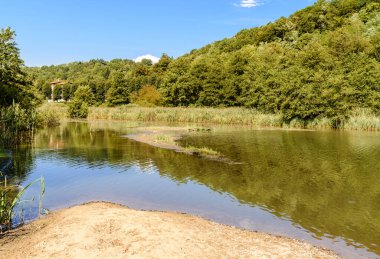Yazın Valey Rasa 'da Brinzio Gölü manzarası, Varese, Lombardy, İtalya.