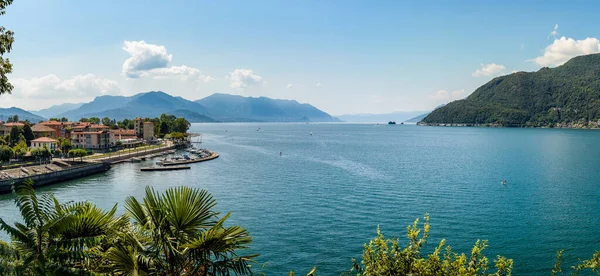 Panorama Sjön Maggiore Med Maccagno Piren Solig Dag Provinsen Varese — Stockfoto