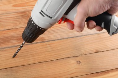 Matkap bir adamın elini kapat