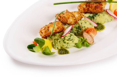 Kırıntıları patates püresi ile balıkta