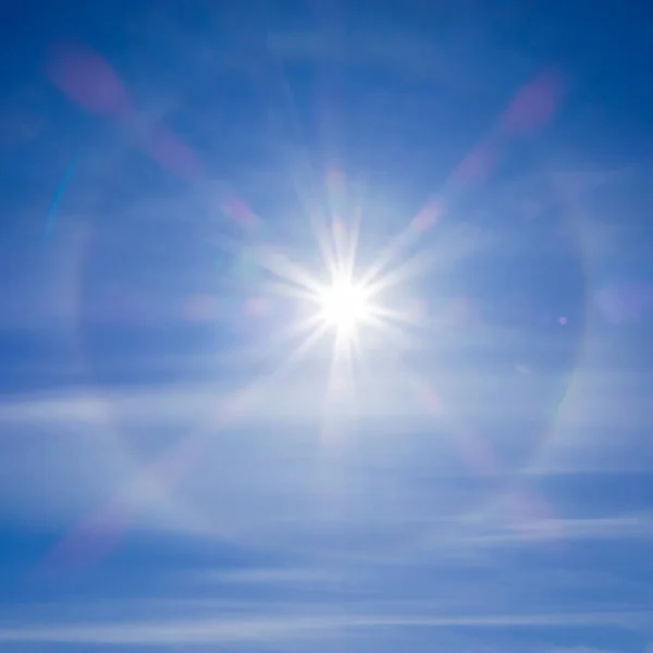 fantastik güzel güneş halesi fenomeni. İnanılmaz güneş halesi fenomeni. Kare görüntü