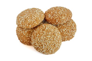 Beyaz arkaplanda izole edilmiş ev yapımı kurabiyeler