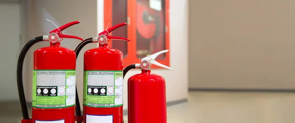 Conceitos Tanque Extintores Incêndio Vermelho Bombeiros Para Resgate Prevenção Emergência — Fotografia de Stock