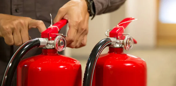 Fire Fighter Pull Safty Pin Fire Extinguishers Tank Building Concepts — Stock Photo, Image