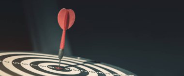 Hedef tahtası ya da dart tahtası ok atarak hedefin ortasına güneş ışığı ile vurur iş hedefleme ve kazanma hedefleri iş kavramları için..