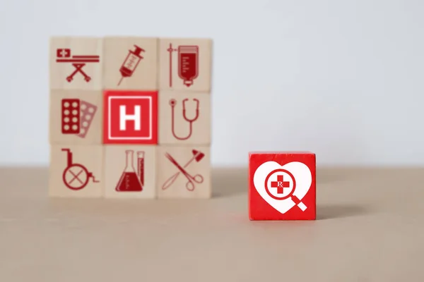 Ícones Médicos Saúde Planejamento Blocos Madeira Para Conceito Cuidados Saúde — Fotografia de Stock