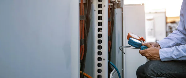 Technician Filling Industrial Factory Air Conditioners Cleaning Checking Chilled Water — Stock Photo, Image