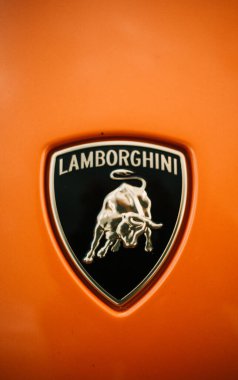 Farmington Polo Sahası, Farmington, CT USA - 22 Ağustos 2020 Logo Lamborghini Yarış Arabası. Rüya Biniciliği Kulübü.