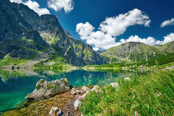 Rysy tepe, Tatra Dağları, Polonya altında siyah lake