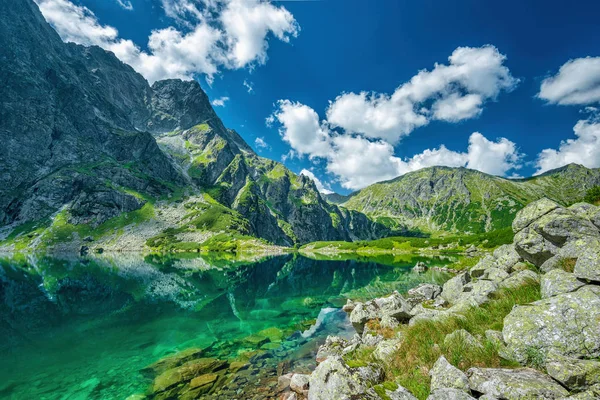 Rysy tepe, Tatra Dağları, Polonya altında siyah lake