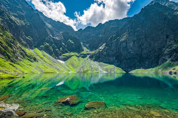 Černé Jezero Pod Rysy Vrcholu Tater Polsko Royalty Free Stock Obrázky