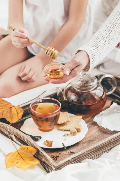 Mother Daughter Warming Tea Bed Window Light — Stock Photo, Image