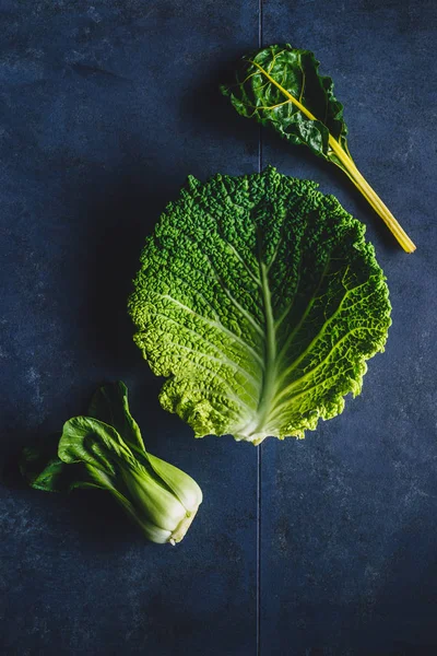 Green vegetables on the table, top view — Stock Photo, Image