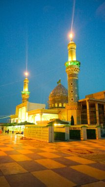 Sabba Düceyil denir, Sayed Muhammed tapınak resmini bu türbelerin Şii toplumunun biridir ve kubbe bir il Salah al-Din.its gösterir ve iki altın Minare bulunur