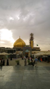 Askarian imam olan bu tapınak bir resmini bir Şii toplumunun türbelerin ve il Salah al-Din içinde Samarra. ve Imam Ali el-Hadi ve Imam El-Hasan el-askeri ve mezarlar oluşur tapınak bulunur , ve 