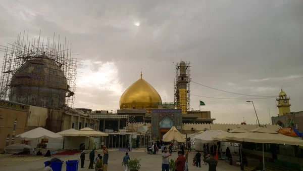 Askarian imam olan bu tapınak bir resmini bir Şii toplumunun türbelerin ve il Salah al-Din içinde Samarra. ve Imam Ali el-Hadi ve Imam El-Hasan el-askeri ve mezarlar oluşur tapınak bulunur , ve 