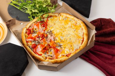 4 peynirli pizza, etli pizza, 2 pizza.