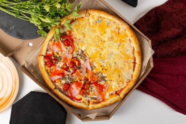 4 peynirli pizza, etli pizza, 2 pizza.