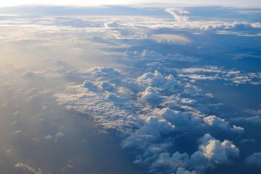 Şaşırtıcı gündoğumu cennet görünümü.