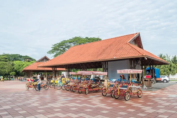 Kuala Lumpur Malaysia May 2018 Bike Rental Public Titiwangsa Lake — Stock Photo, Image