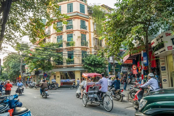 Ханой Вьетнам Ноября 2017 Года Туристы Отправляются Тур Ханое Рикшами — стоковое фото