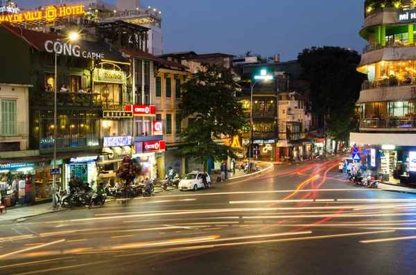 Hanoi Vietnam Noviembre 2017 Vista Nocturna Del Tráfico Ocupado Una —  Fotos de Stock