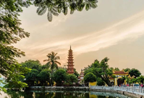 Hanoi Vietname November 2017 Tran Quoc Pagoda Naplemente Látványa Buddhista — Stock Fotó