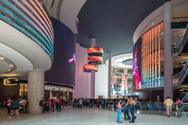 Genting Highlands, Malezya - Ekim 18,2017: Skyavenue yeni bir alışveriş merkezi ile tüm bir atrium alışveriş merkezi Genting Highlands içinde arasında yayılır Led göstermek olduğunu.