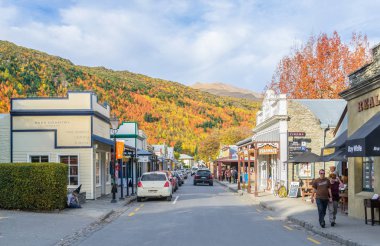 Arrowtown, Yeni Zelanda - Nisan 27,2016: insanlar olabilir Buckingham Street Arrowtown çevresinde görülen keşfetmek.