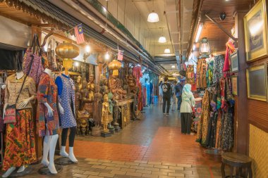 Kuala Lumpur, Malezya - Ekim 7,2017: insanlar keşfetmek ve Merkez Market çevresinde alışveriş yapabilirsiniz. Geri yüklenen art deco Cephesi alışveriş sunan ve atılmış olan bir kültürel miras sitedir.