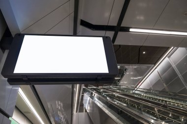 Boş ekran metro Metro platformu.