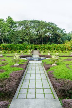 Lake Gardens, Kuala Lumpur Perdana Botanik Bahçeleri olarak da bilinen Kuala Lumpur'ın ilk büyük ölçekli eğlence parkı olduğunu.