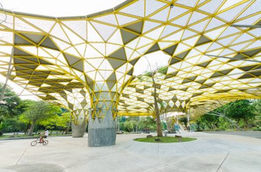 Kuala Lumpur, Malezya - Ağustos 22,2018: Lake Gardens, Kuala Lumpur Perdana Botanik Bahçeleri olarak da bilinen Kl'ın ilk büyük ölçekli eğlence parkı olduğunu. Görülen egzersiz ve çevresinde bisiklet insanlar olabilir.