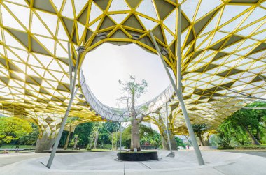 Kuala Lumpur, Malezya - Ağustos 22,2018: Lake Gardens, Kuala Lumpur Perdana Botanik Bahçeleri olarak da bilinen Kl'ın ilk büyük ölçekli eğlence parkı olduğunu. Görülen egzersiz ve çevresinde bisiklet insanlar olabilir.