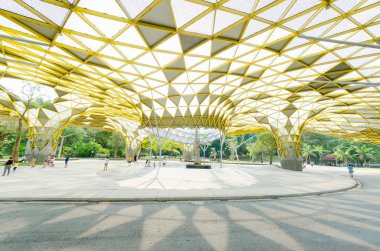 Kuala Lumpur, Malezya - Ağustos 22,2018: Lake Gardens, Kuala Lumpur Perdana Botanik Bahçeleri olarak da bilinen Kl'ın ilk büyük ölçekli eğlence parkı olduğunu. Görülen egzersiz ve çevresinde bisiklet insanlar olabilir.