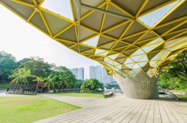 Kuala Lumpur, Malezya - Ağustos 22,2018: Lake Gardens, Kuala Lumpur Perdana Botanik Bahçeleri olarak da bilinen Kl'ın ilk büyük ölçekli eğlence parkı olduğunu. Görülen egzersiz ve çevresinde bisiklet insanlar olabilir.