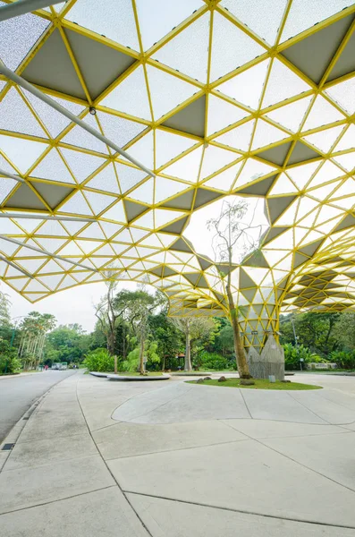 Kuala Lumpur, Malezya - Ağustos 22,2018: Lake Gardens, Kuala Lumpur Perdana Botanik Bahçeleri olarak da bilinen Kl'ın ilk büyük ölçekli eğlence parkı olduğunu. Görülen egzersiz ve çevresinde bisiklet insanlar olabilir.