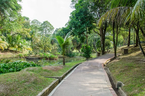 湖边花园又名吉隆坡裴丹娜植物园 是吉隆坡首个大型休闲公园 — 图库照片