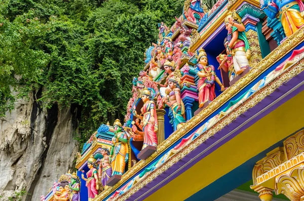 Γκρο Πλαν Πολύχρωμα Αγάλματα Στο Ναό Σπήλαια Batu Κουάλα Λουμπούρ — Φωτογραφία Αρχείου