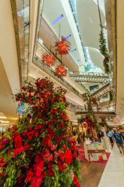 Kuala Lumpur, Malezya - Aralık 25,2018: Gardens alışveriş merkezinde güzel Noel dekorasyonu. İnsanlar keşfetmek ve çevresinde alışveriş yapabilirsiniz.